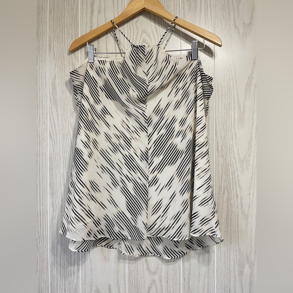 Vince Camuto Sleeveless Blouse With Design Size Medium - Picture 4 of 4